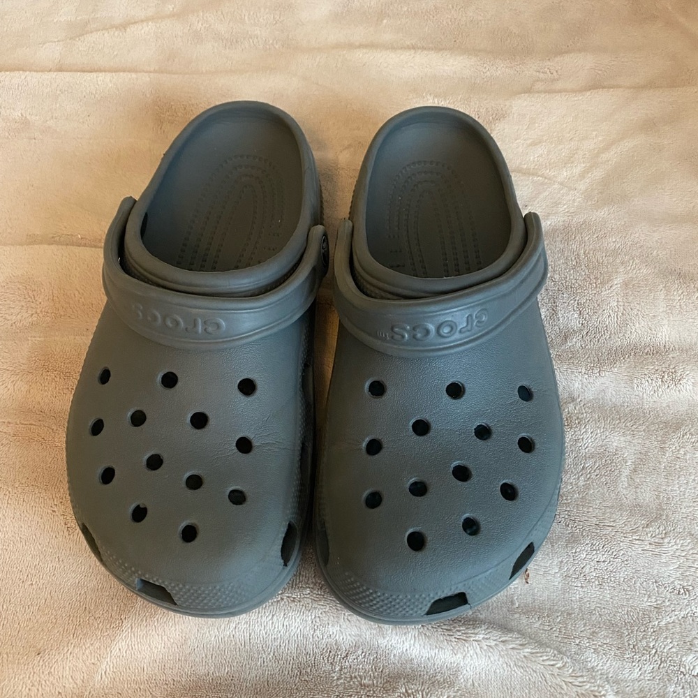 Women’s 9.0 crocs